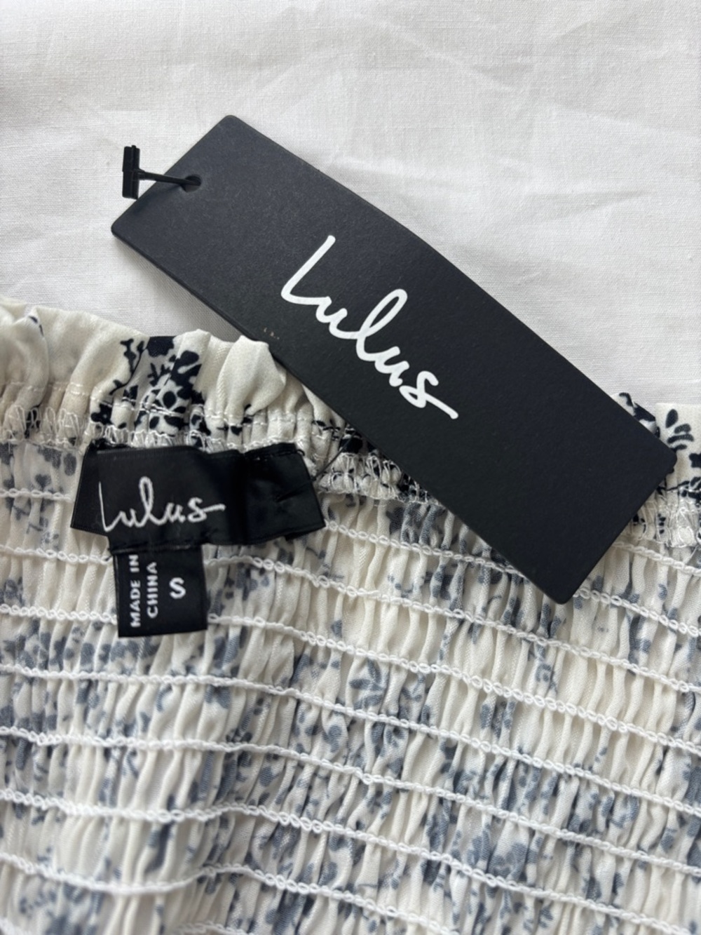 🤍 Lulu’s Smocked Peplum Top Women's Small Black White Floral Puff Sleeve NWT 🤍 - Picture 7 of 12